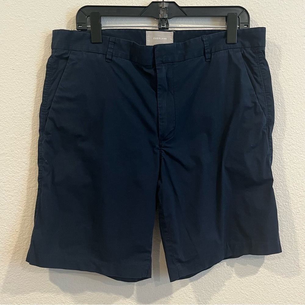 Everlane men’s size 36 navy blue chino style shorts